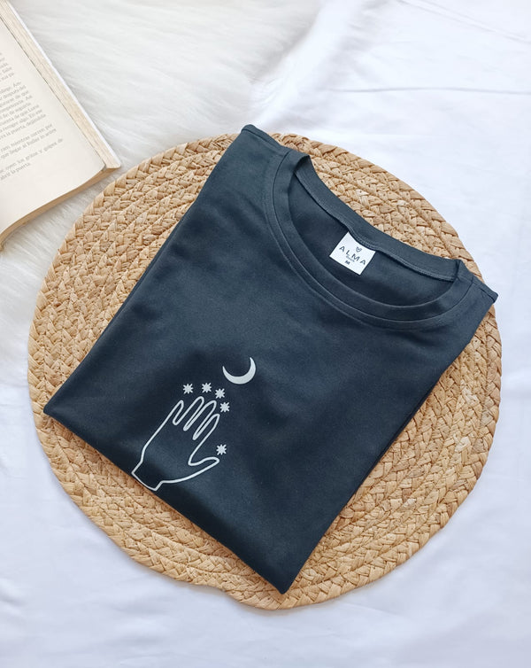 Camiseta Mano Luna