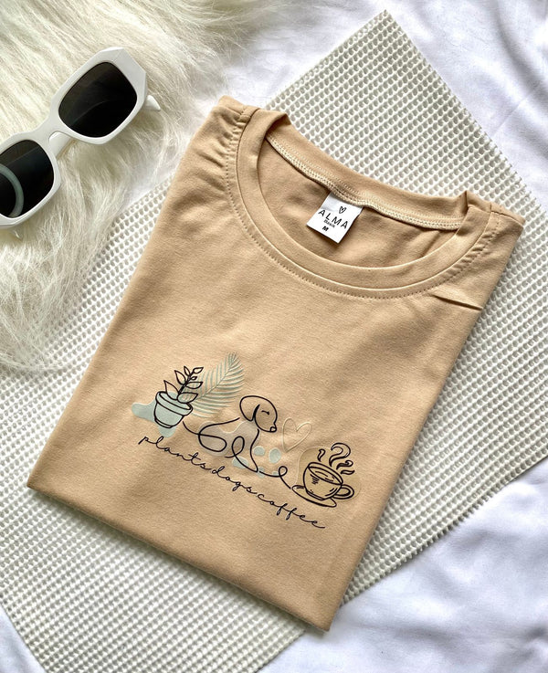 Camiseta Plants Dogs Coffe