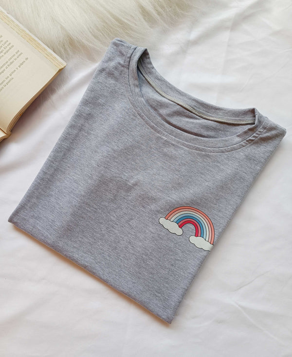 Camiseta Arcoiris Nubes-Gris Jasper