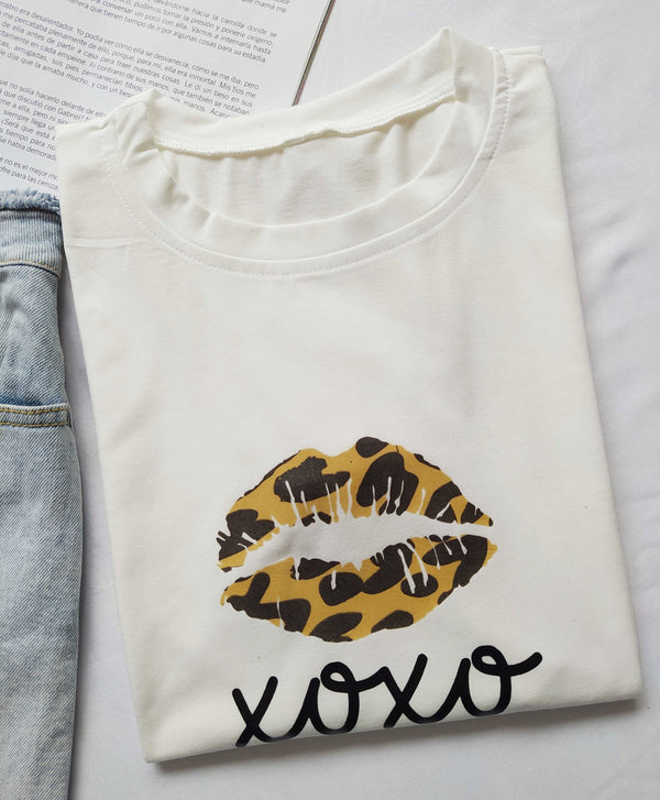 Camiseta Blanco Hueso Boca Xoxo