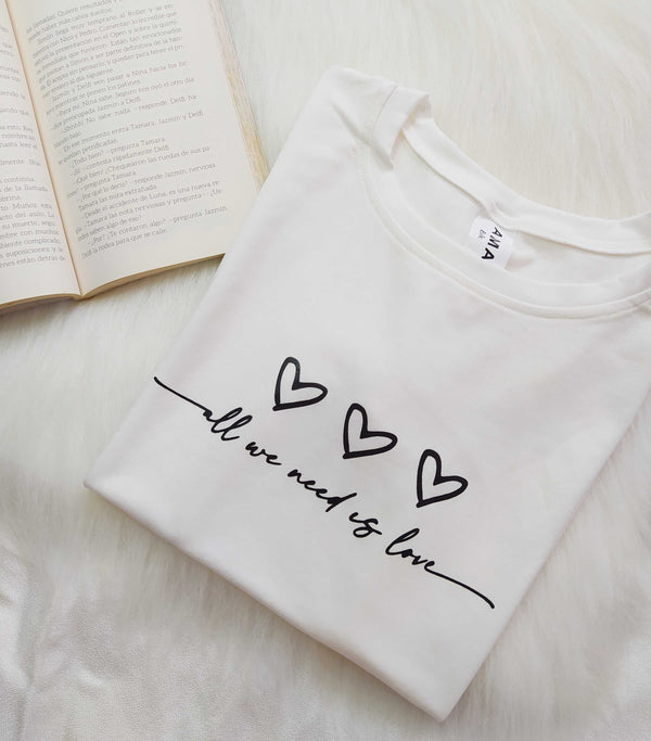 Camiseta Corazones Love-Blanco Hueso