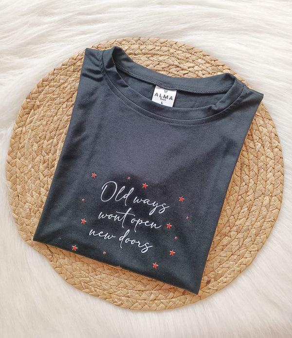 Camiseta Negra Estrellas Rojas